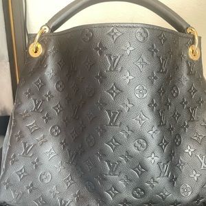 Black Artsy Louis Vuitton gently used